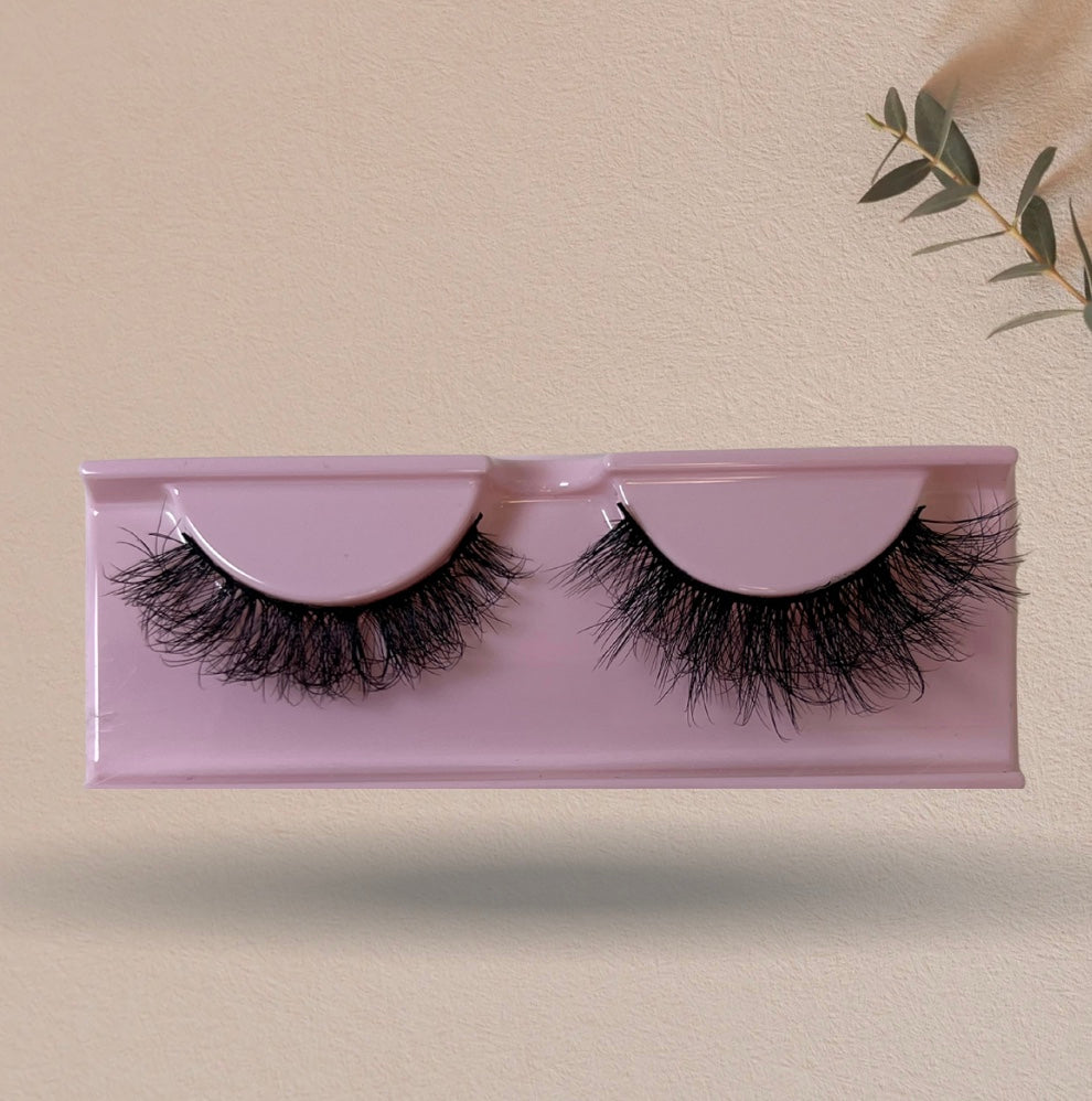 Feathered Glam Lash